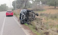 Otomobille çarpışan hafif ticari araç yan yattı