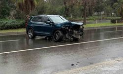 Yağışlı havada kaza ucuz atlatıldı