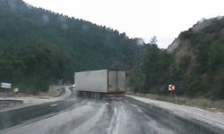 Savrulan tır dorsesi faciaya sebep oluyordu