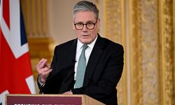 Starmer'dan istifa çağrılarına yanıt: "Vazgeçmeyeceğim"