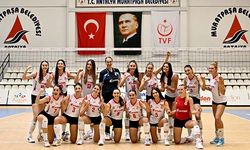 Muratpaşa Kadın Voleybol'dan 4'te 4