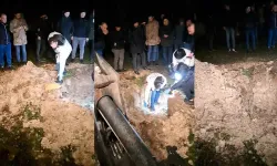 Mezardan çıkan paket mahalleliyi ayağa kaldırdı