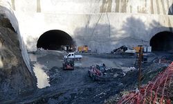 Antalya'da otoyol çalışmasında kaza: 2 işçi yaralandı