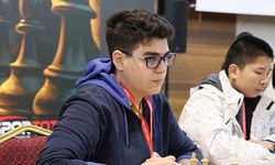 Satrancın genç devinden tarihi başarı