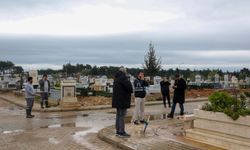 Deprem şehitleri mezarı başında anıldı