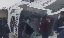 Yolcu otobüsü devrildi: 16 yaralı