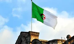 Cezayir'de askeri nakliye uçağı düştü: 2 ölü