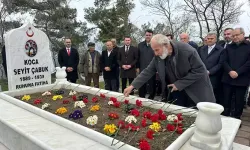 Seyit Onbaşı, mezarı başında anıldı