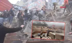 Fatih'te patlama! 2 bina çöktü: Göçük altında kalanlar var