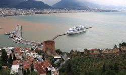 Alanya'ya yılın ilk kruvaziyeri demirledi