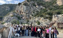 Öğrenciler Antalya'yı geziyor