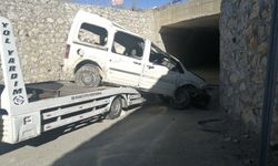 Kontrolden çıkan araç köprüden uçtu