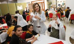 Nineler ve torunları mendil geleneğinde buluştu