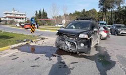 Manavgat'ta otomobiller çarpıştı