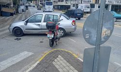 Dönüş yasağına uymayan otomobile motosiklet çarptı