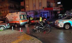 Manavgat'ta motosiklet otomobile çarptı