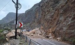 Mersin-Antalya karayolunda heyelan: 1 yaralı