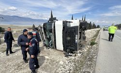 Alkollü sürücünün kullandığı tır yan yattı