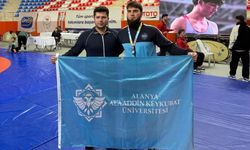 Güreş şampiyonasından madalyayla döndü