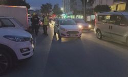 Otomobilin açılan kapısına çarpan motosikletli yaralandı