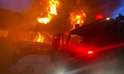 Antalya'da inşaat malzemeleri deposunda yangın