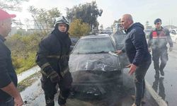 Yeni aldığı araç yolda alev aldı