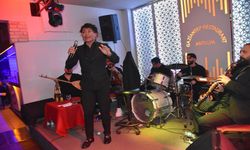 Yeni imaj, duygusal itiraflar ve alkışlarla dolu gece... Elnur’dan geçmişe yolculuk: “Beni Antalya iyileştirdi”