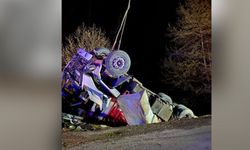 Alanya'da kamyon şarampole devrildi: 1 ölü, 1 yaralı