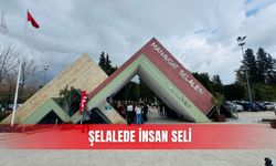 Şelalede insan seli