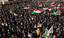 İran'daki okul saldırısında ölenler için cenaze töreni