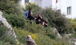 20 metreden düşen genç kadını inşaat işçileri sırtında taşıdı