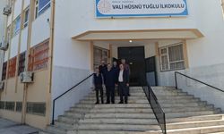 Okulları dolaşıyor