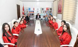 Şampiyonlar kaymakamı ziyaret etti