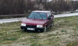 Burdur'da otomobil refüje çıktı