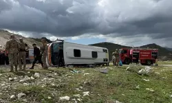 Diyarbakır’da midibüs devrildi: 1 ölü, 12 yaralı