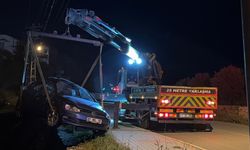 Otomobil metrelerce yükseklikten yuvarlandı