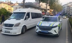 Manavgat'ta motosiklet ile minibüs çarpıştı: 1 yaralı