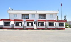 Kepez'e kırmızı-beyaz modern ekmek büfeleri