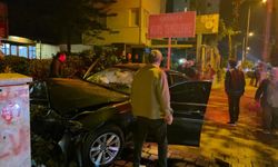 Kontrolden çıkan lüks otomobil duvara çarptı: 1 ölü