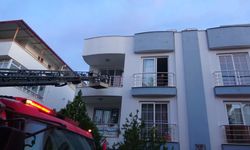 Bunalıma girip evini yakan genci ekipler kurtardı