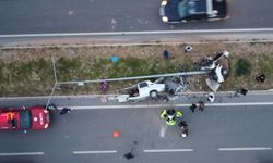 Otomobil kazada ikiye bölündü