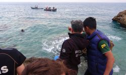 Kıyafetleri ile girdiği denizde 10 metre açıkta boğuldu