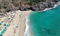 Alanya'da turistler sahile koştu