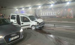 Kontrolden çıkan otomobil bariyerlere çarptı: 3 yaralı