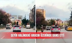 Seyir halindeki aracın üzerinde dans etti