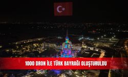 1000 dron ile Türk bayrağı oluşturuldu