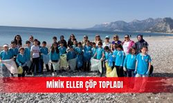Minik eller çöp topladı