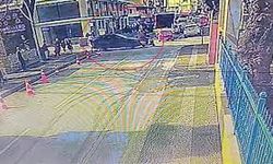 Hafif ticari araç ile motosiklet çarpıştı: O anlar kamerada