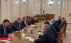 Putin: İran halkı cesurca ve kahramanca mücadele ediyor