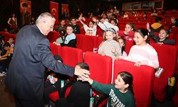 Kemerli öğrencilerin sinema keyfi